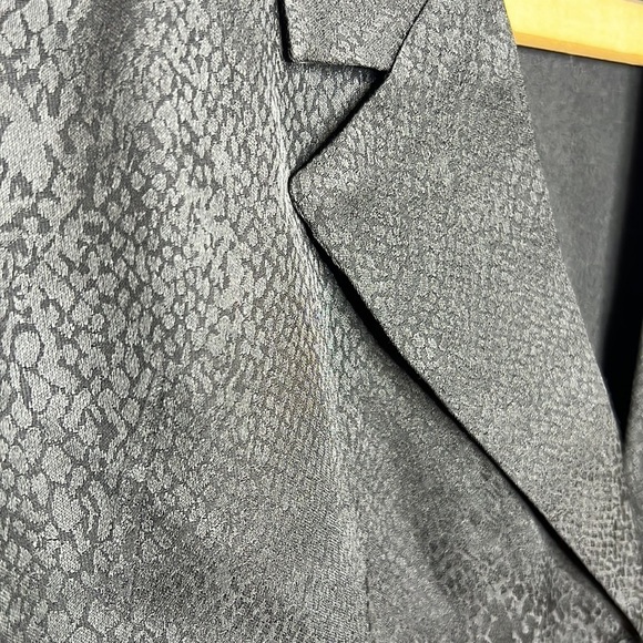 & Other Stories Paris Atelier Snake Reptile Print V Neck Collard Blouse - Picture 5 of 11